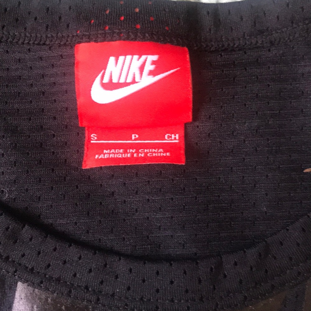 Nike size small - Picture 2 of 3
